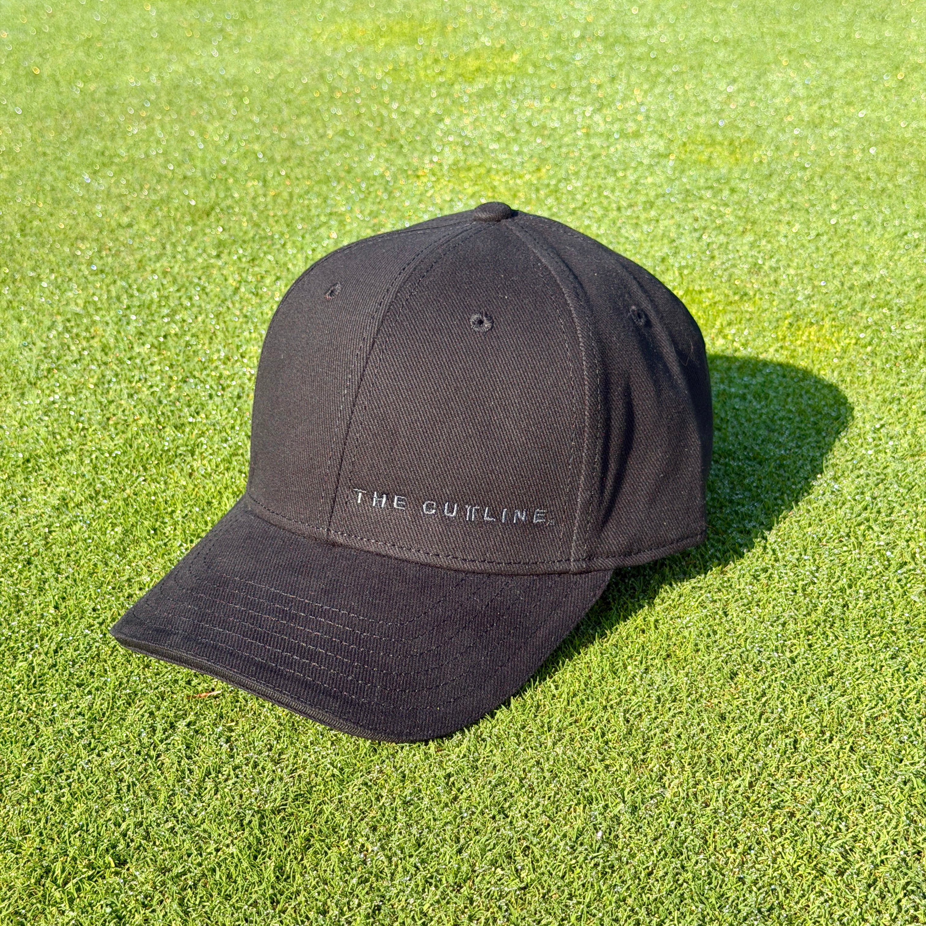 THE CUTLINE Steady Cap in Schwarz mit dezentem – Seitenansicht
