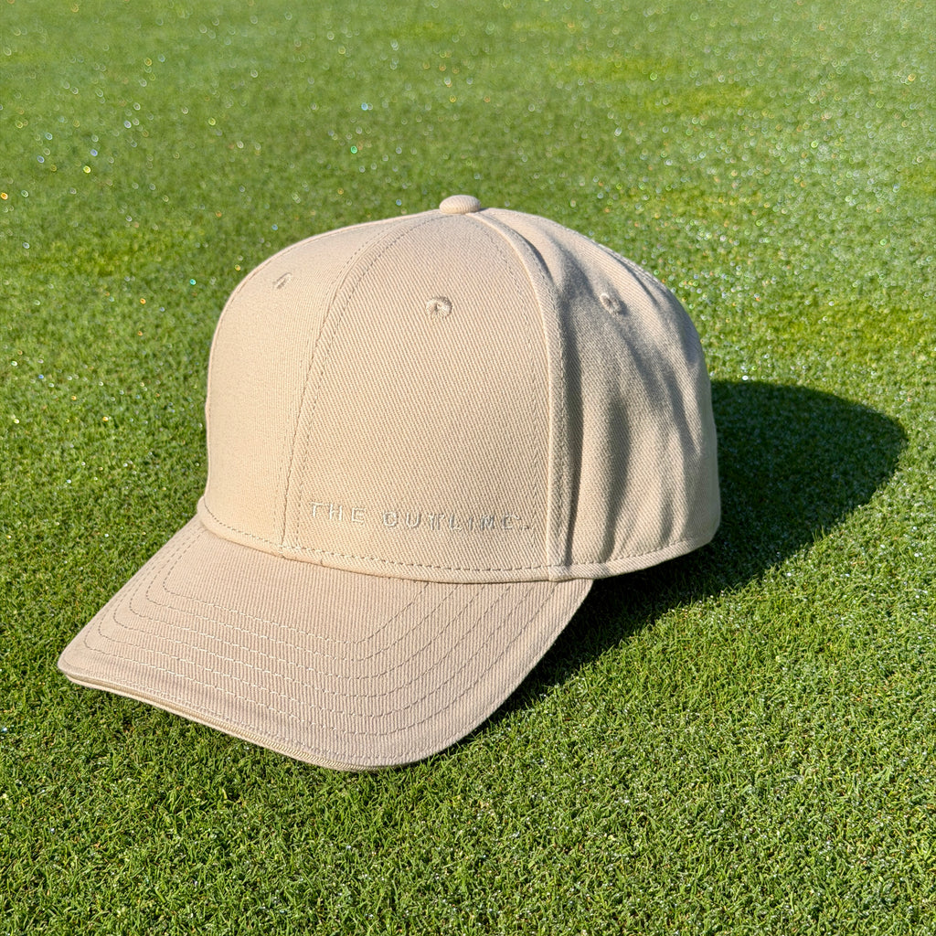 THE CUTLINE Steady Cap in Sand mit dezentem Logo – Seitenansicht